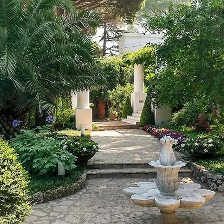 Happy In Anacapri *
